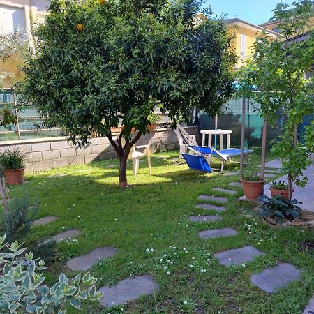 Bilocale Climatizzato A 850M Dalla Spiaggia Casa Katia Marina di Massa Buitenkant foto